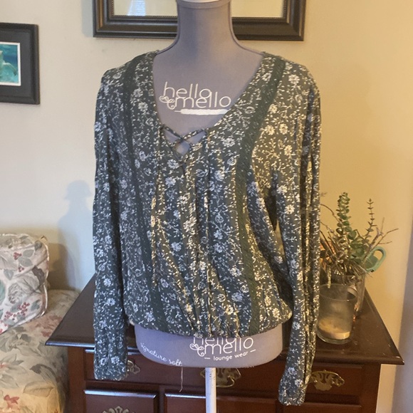 🌺NWT Green Boho Top size XL🌺 - Picture 2 of 6